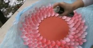 making-mirror-out-of-plastic-spoons-3