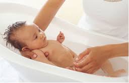 how-to-wash-a-newborn-baby-1