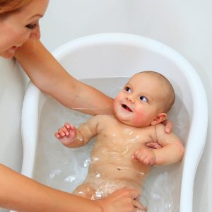how-to-wash-a-newborn-baby-2