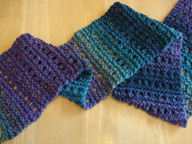 Free Knitting Pattern: Tweedy Eyelet Scarf