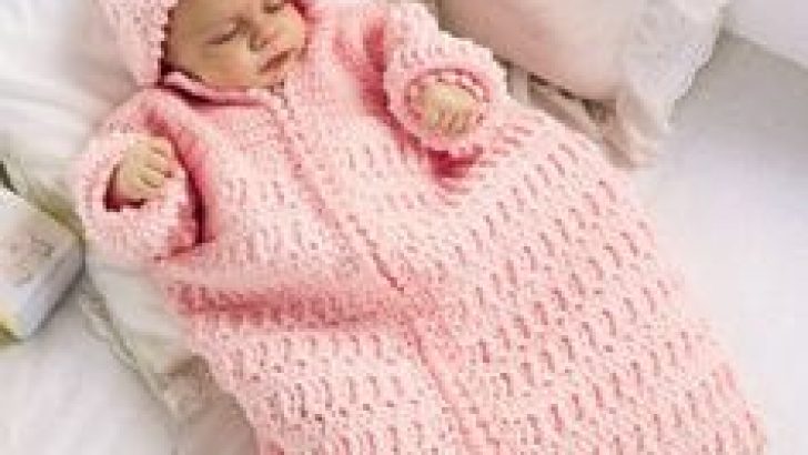 Crochet baby bunting