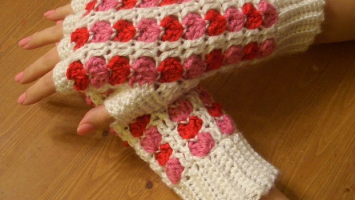 Scrap Heart Fingerless Gloves Pattern