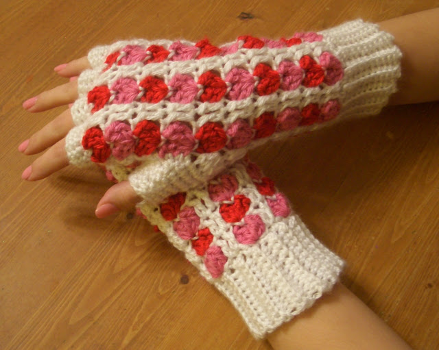 Scrap Heart Fingerless Gloves Pattern