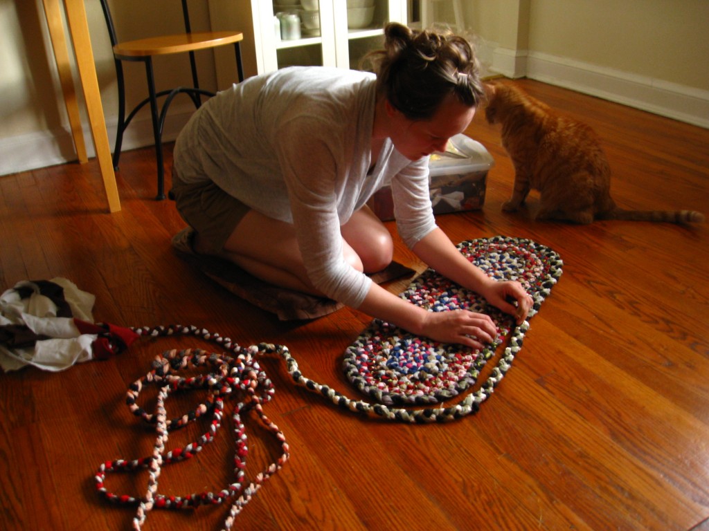 You Can Make Rug From Unused Clothes