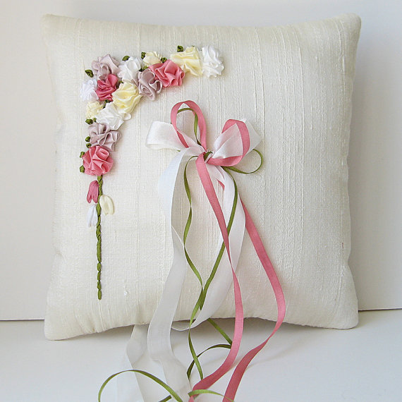 throw-pillow-with-ribbons
