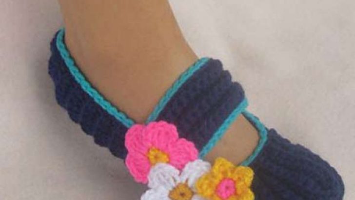 Most Beautiful Woman Knitting Booties