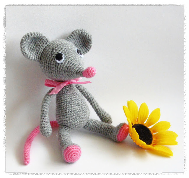 Small Mouse.Free pattern in English.