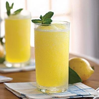 How to prepare home made lemonade?