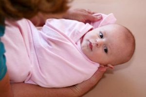 how-to-swaddle-the-baby-2