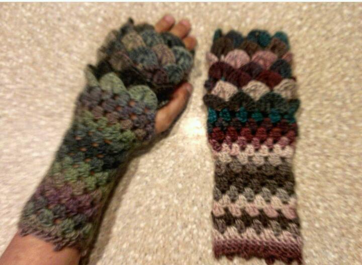 Dragon Scale Fingerless Gloves Free Pattern