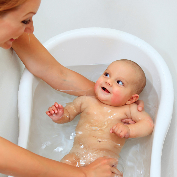 How to wash a newborn baby?