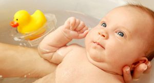 how-to-wash-a-newborn-baby-5