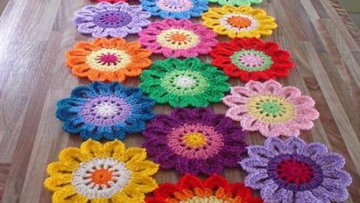 Patterns of Colored Lace
