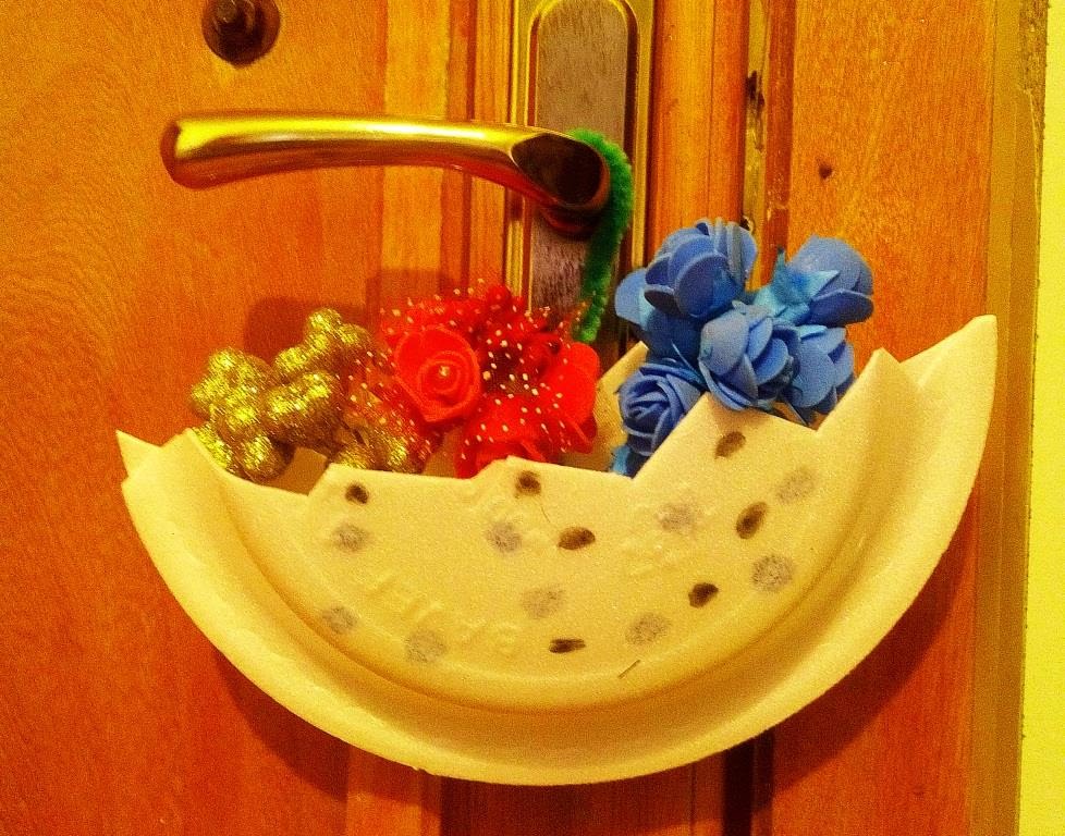 Make Plastic Plate with Door Decorations