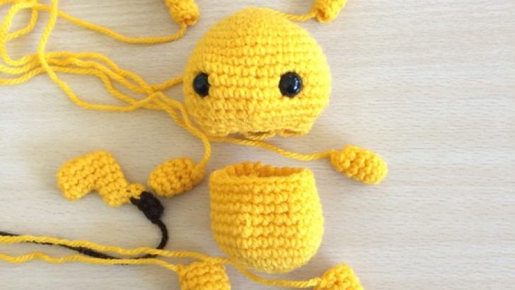 Making Pikachu Amigurumi