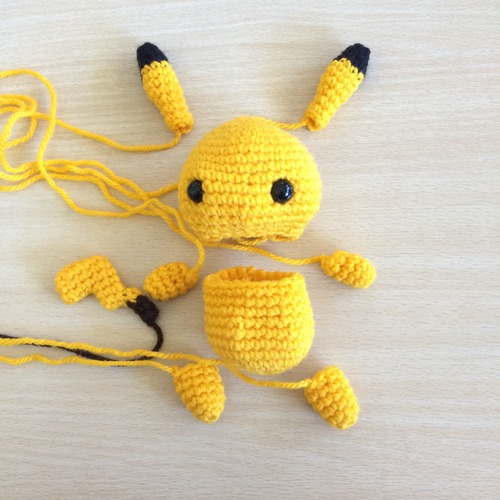 Making Pikachu Amigurumi