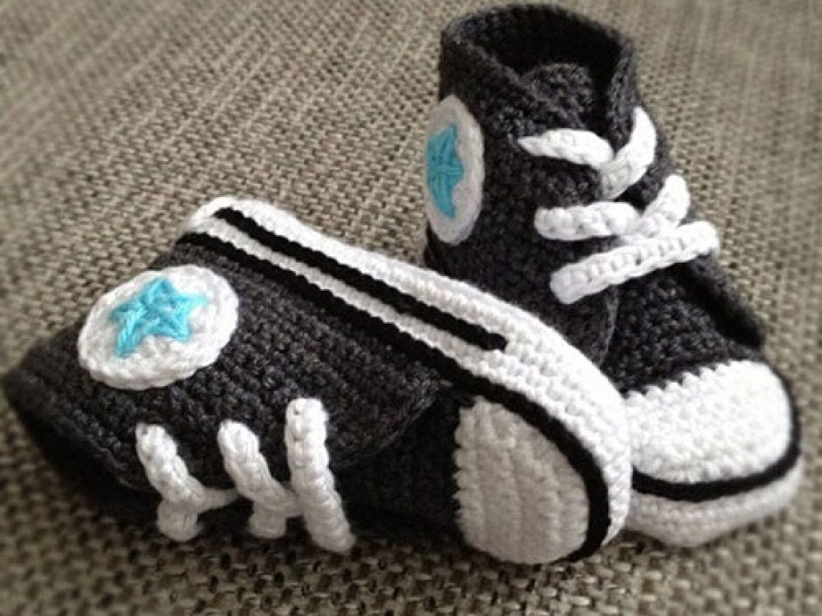 knitted converse baby booties