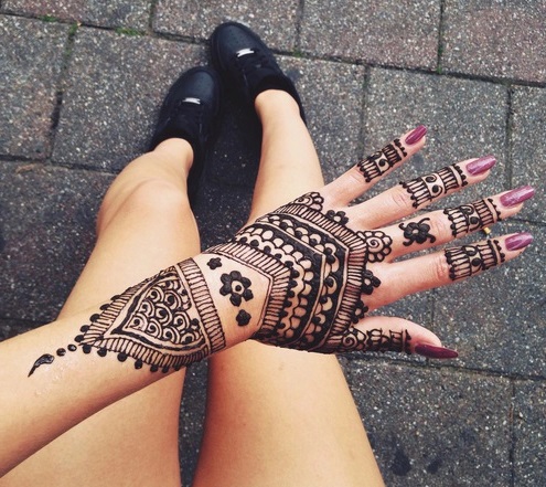 indian-henna-tattoo-model