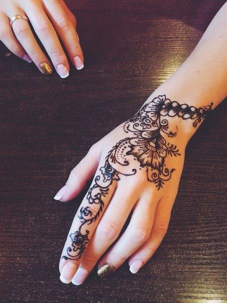 indian-henna-tattoo-model