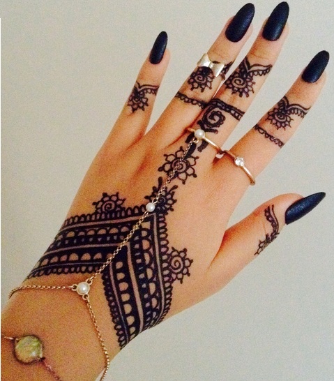 indian-henna-tattoo-model