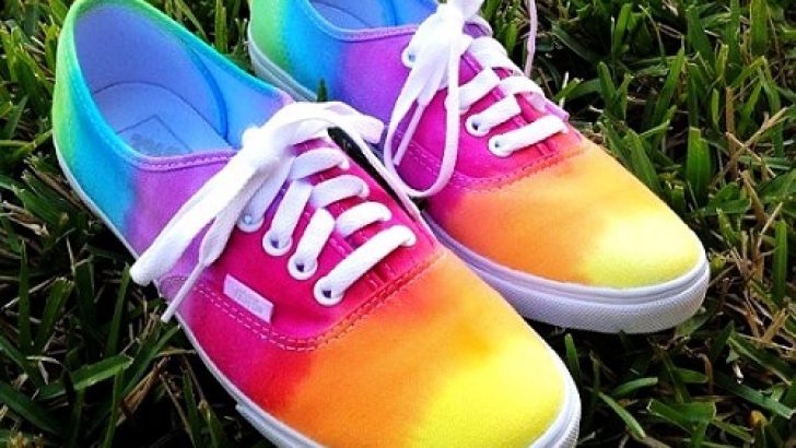 How to paint Sneakers?