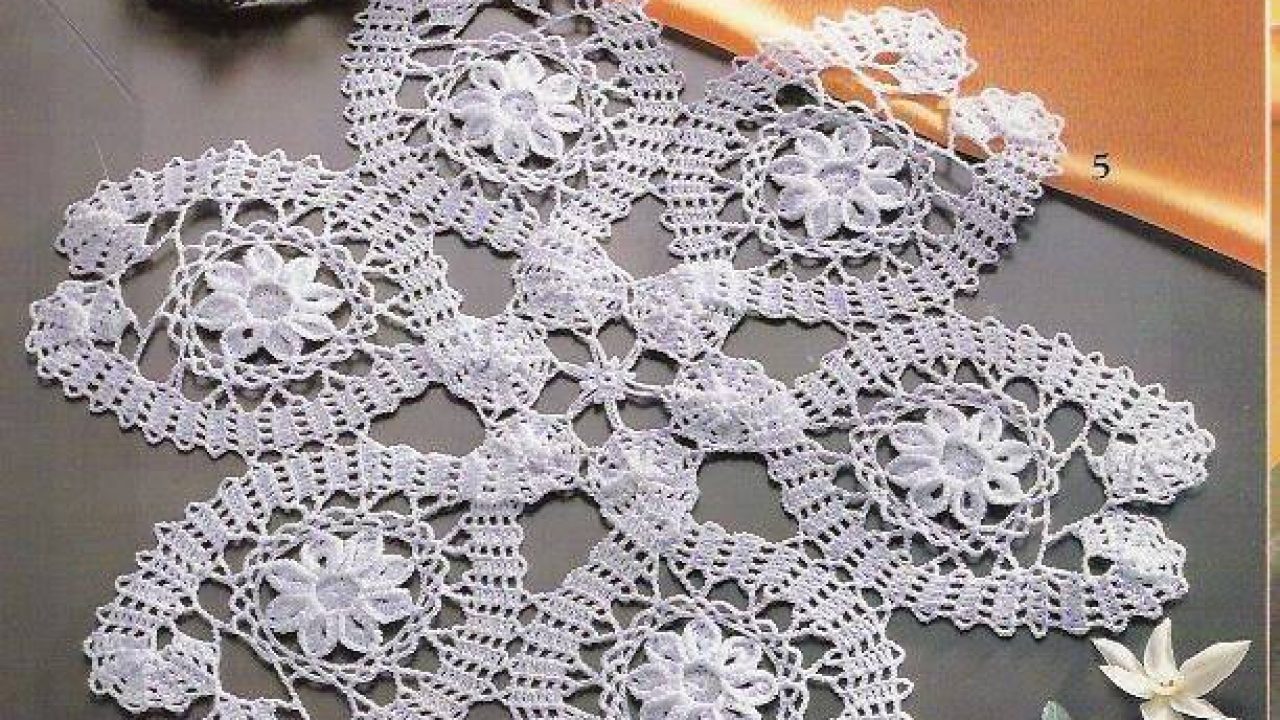 Lace tablecloth pattern