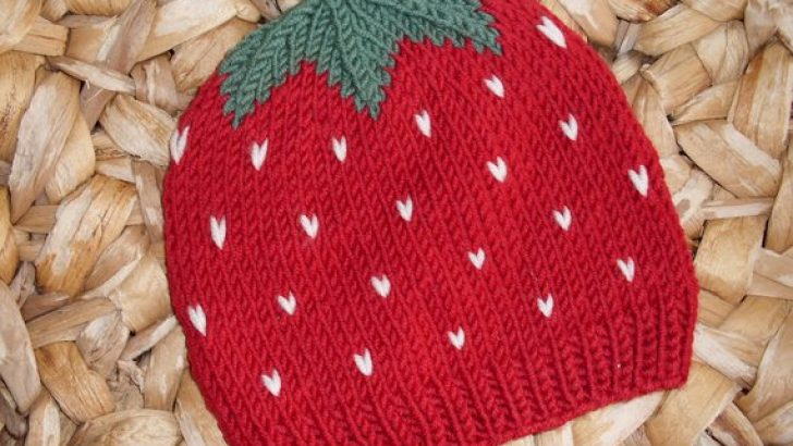 Knitted strawberry baby hat pattern