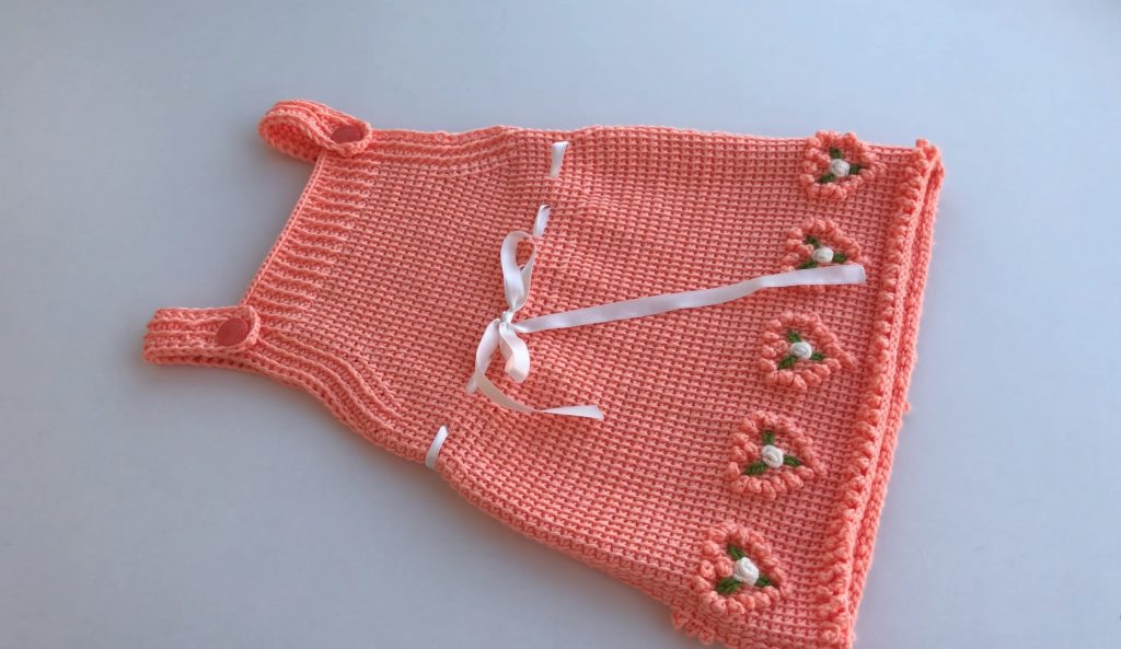 Knitting baby dress free from new pattern