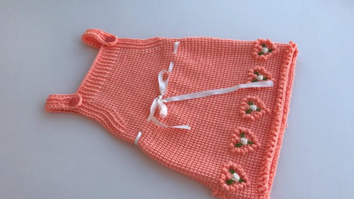 Knitting baby dress free from new pattern