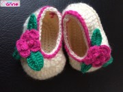 Easy and Practical Baby Girl Booties with Floral Pattern