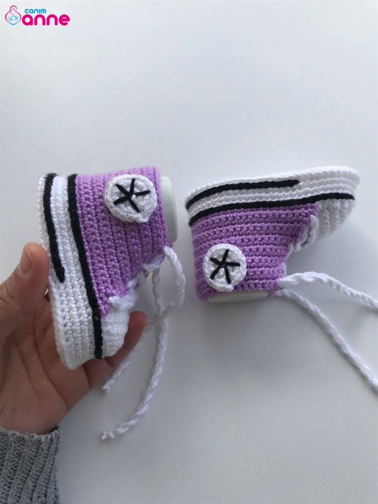 The Pattern of Converse Baby Booties