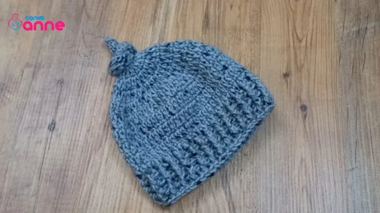 Extremely Practical Beanie Pattern with Knot Detail
